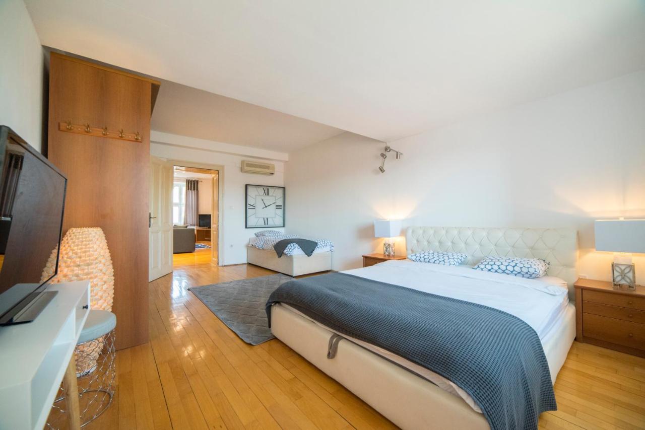 Octogon Apartment Zagreb Buitenkant foto