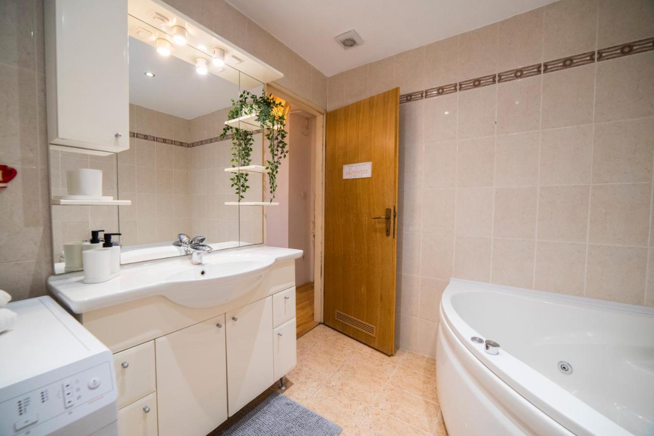 Octogon Apartment Zagreb Buitenkant foto