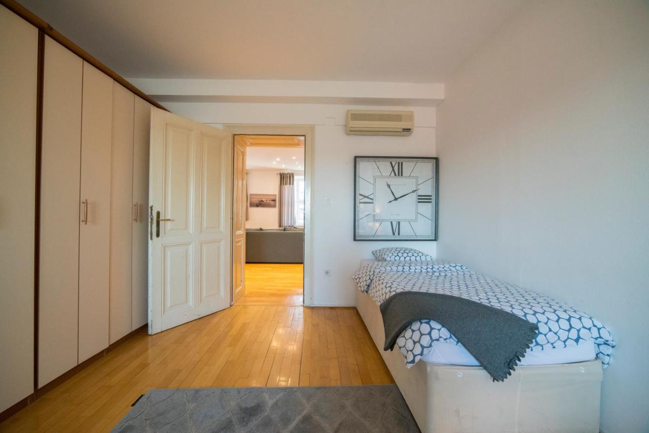 Octogon Apartment Zagreb Buitenkant foto